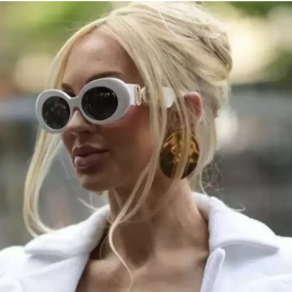 Versace Sunglasses, New 250 - Picture 3 of 6